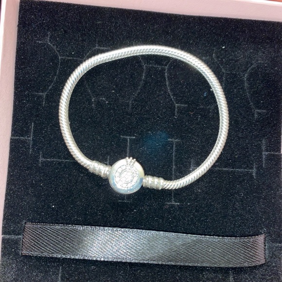 PANDORA - Picture 1 of 1